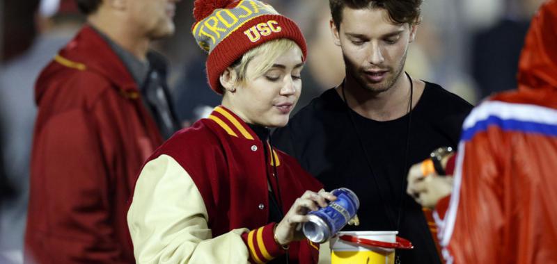 Noviembre - El amor de Miley Cyrus 